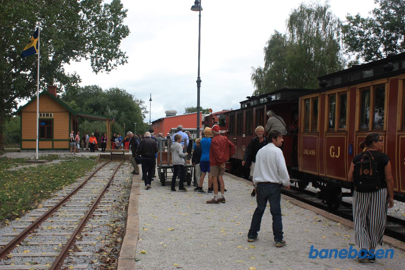 Gæsterne stiger ud på perronen
