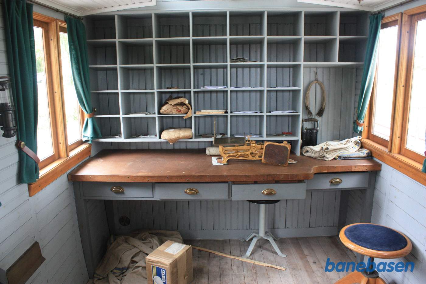 Postreolen inde i postvognen