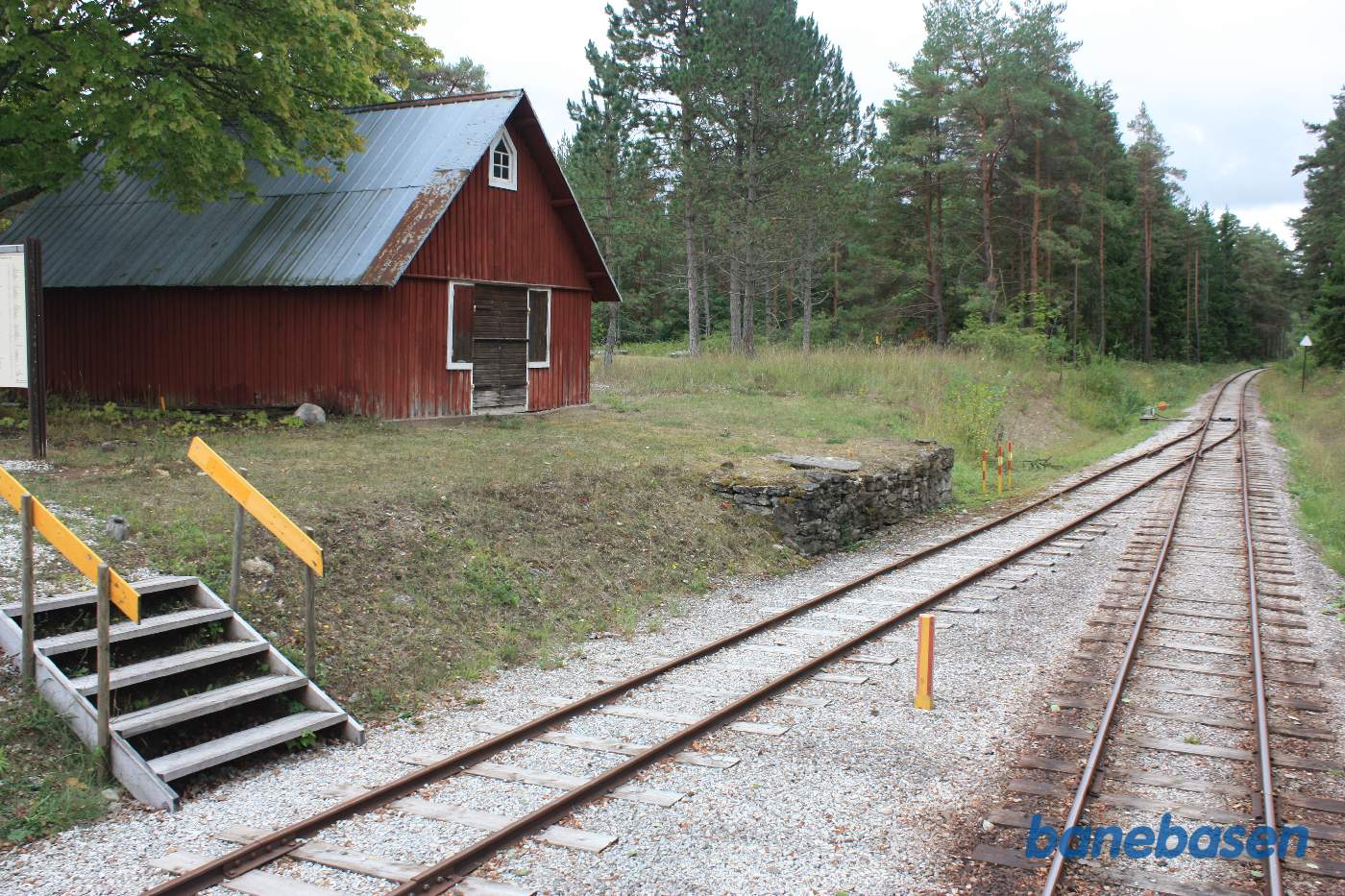 Et bagskud mens toget kører igennem Tule station