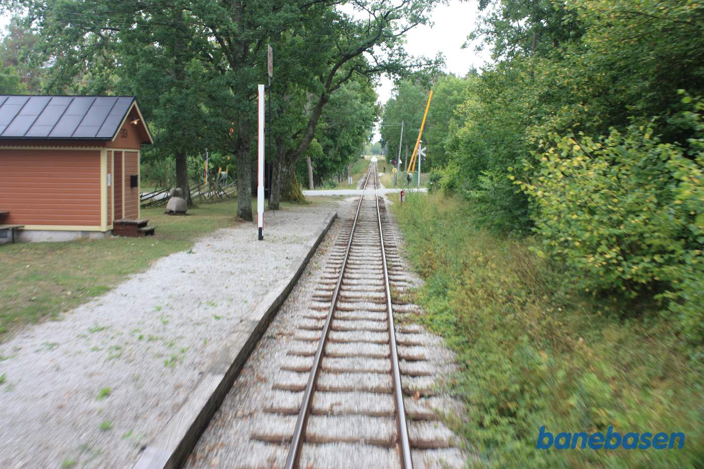 Et bagskud mens toget passerer Eken trinbræt