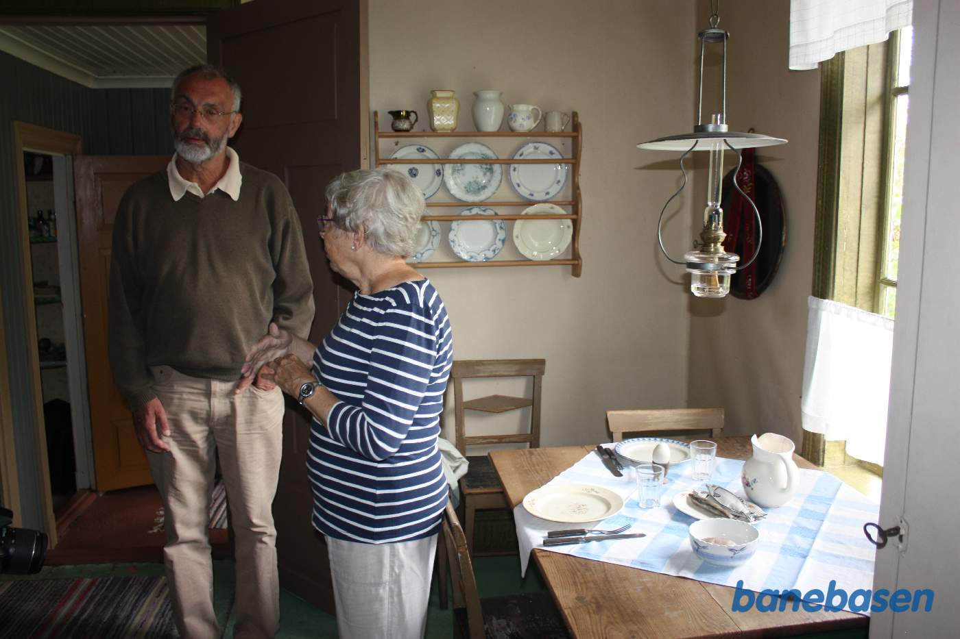 Stationsforstanderens køkken med dækket bord