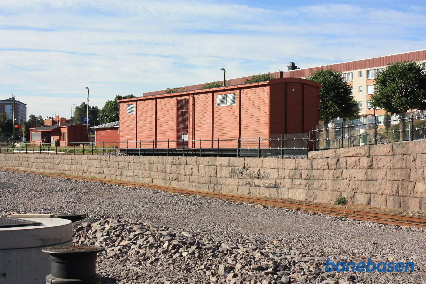 Vi kigger på havnesporet, der løber langs stenvæggen