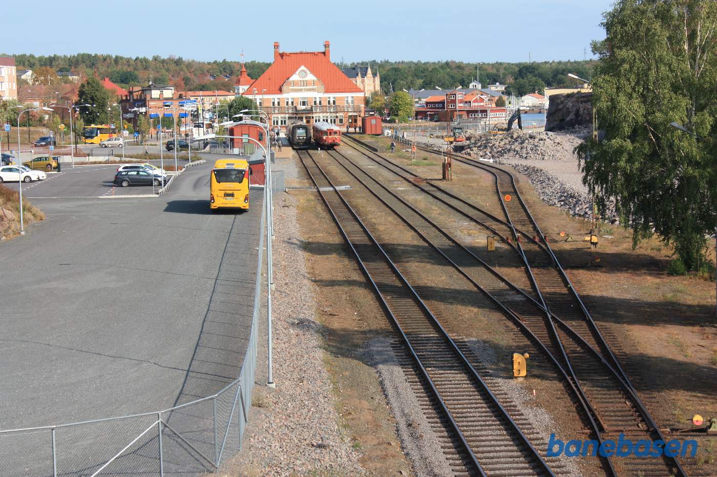 Et vue ned over stationsområdet, set oppe fra vejbroen