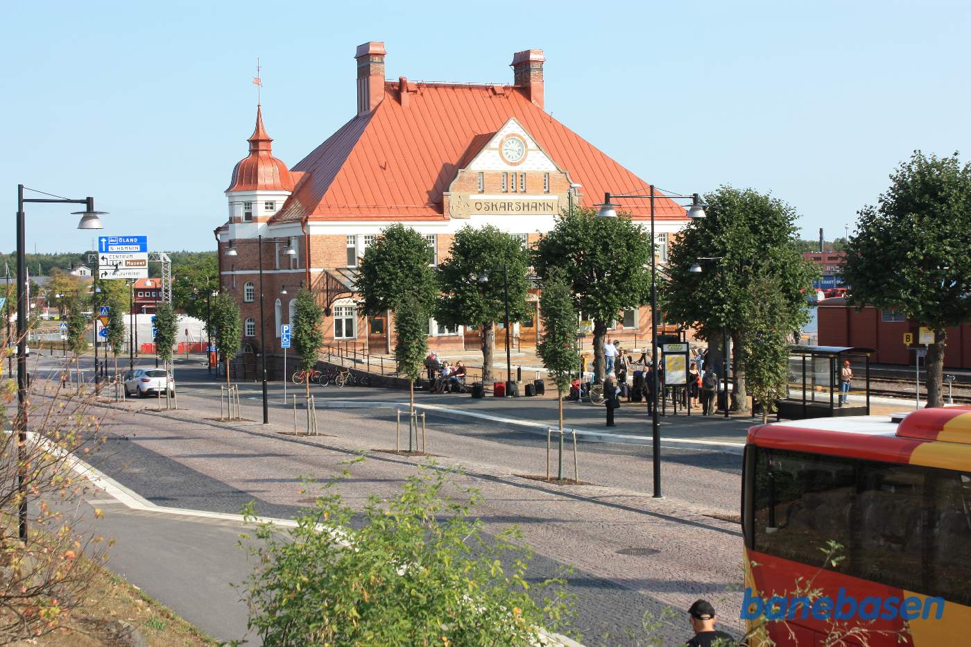Stationsbygningen set fra siden