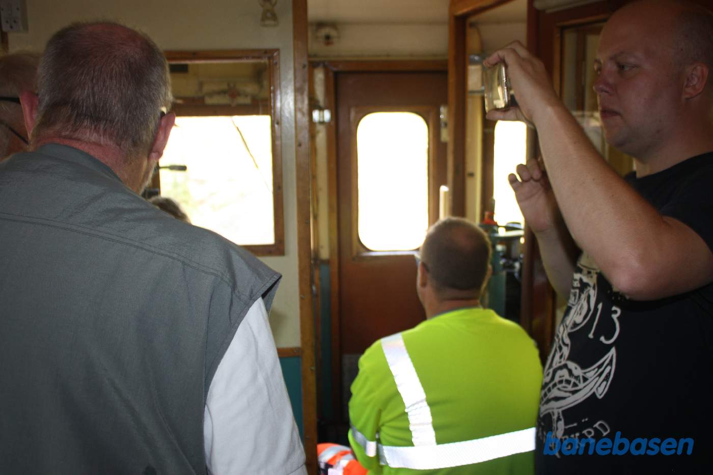 Der er trængsel ude foran i toget