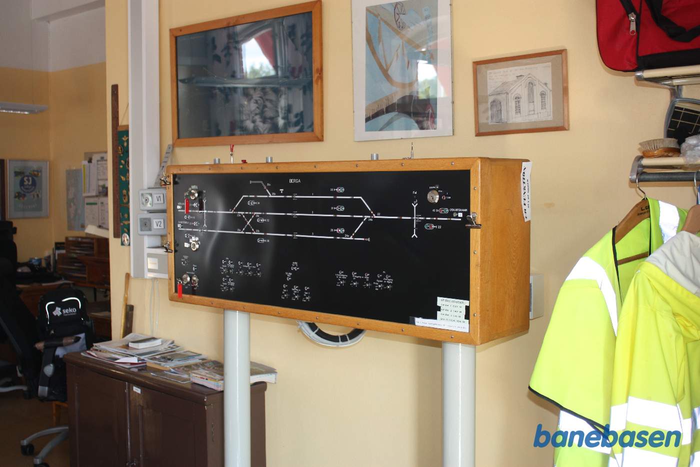 Stationskontoret med betjeningspanelet for stationens sikringsanlæg