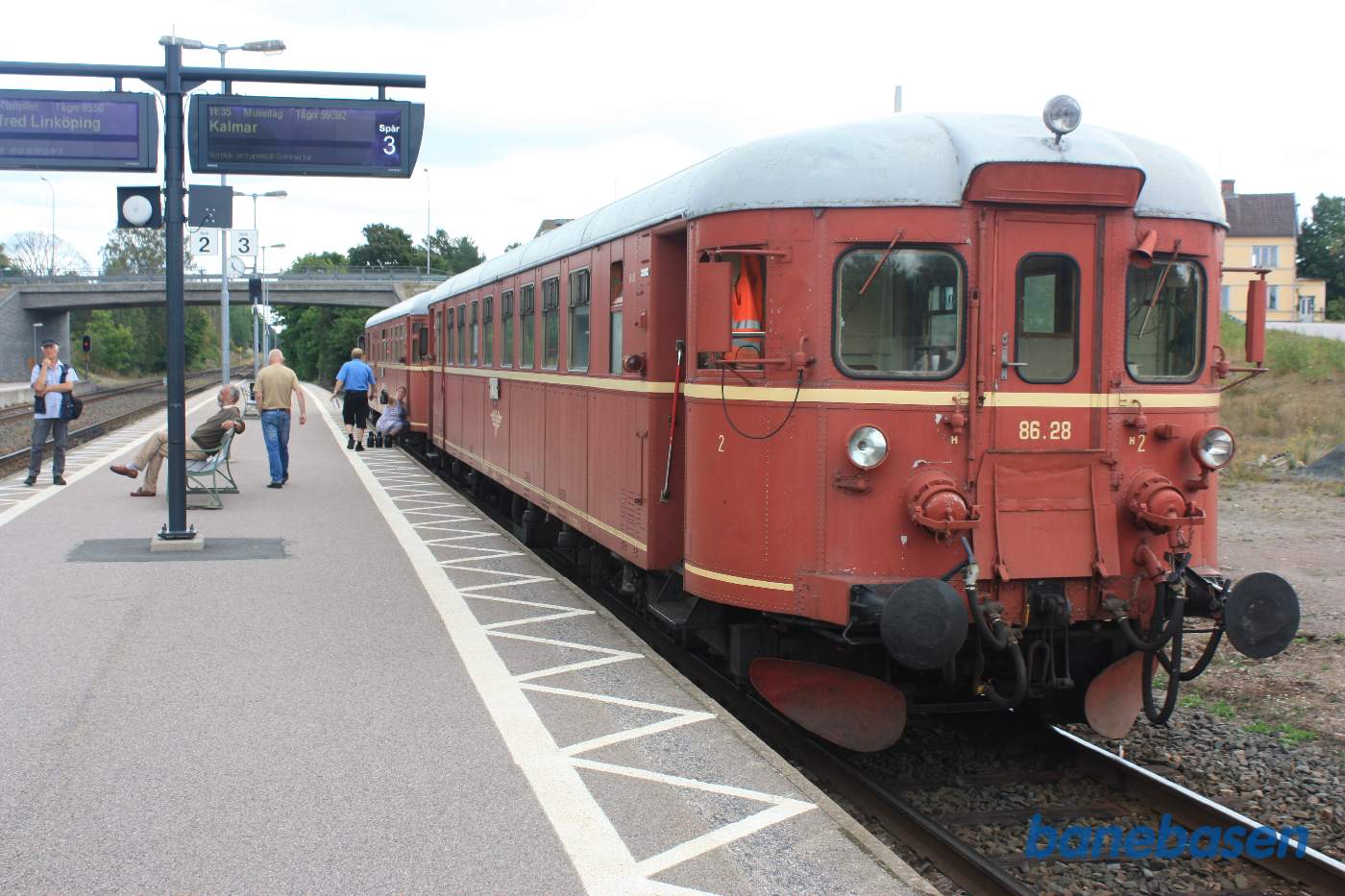 Det norske tog holder klar i spor 3, for videre kørsel til Kalmar