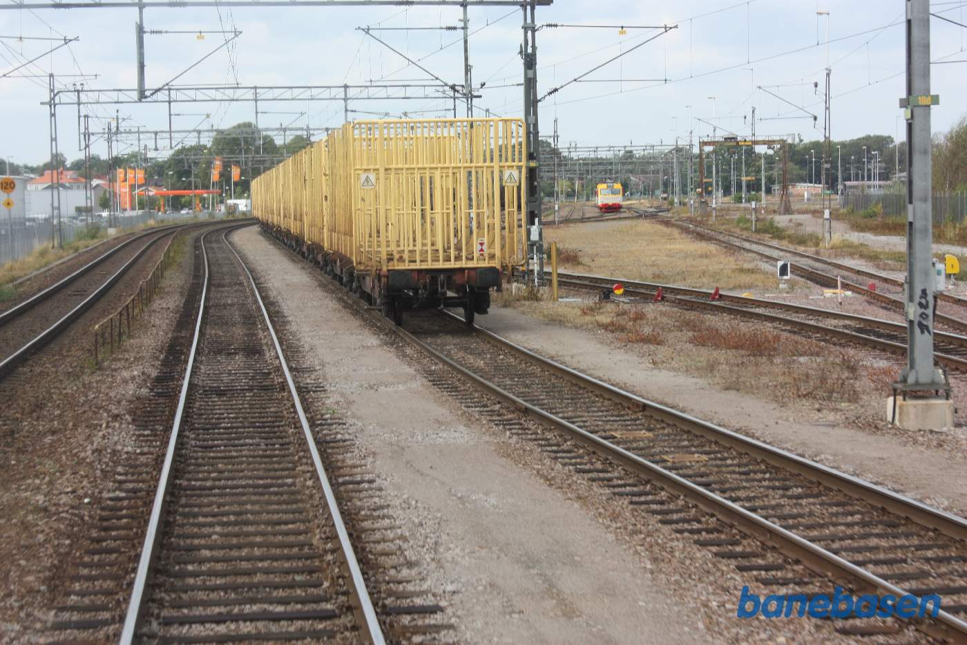 Et vue ud over opstillingssporene ved remisen