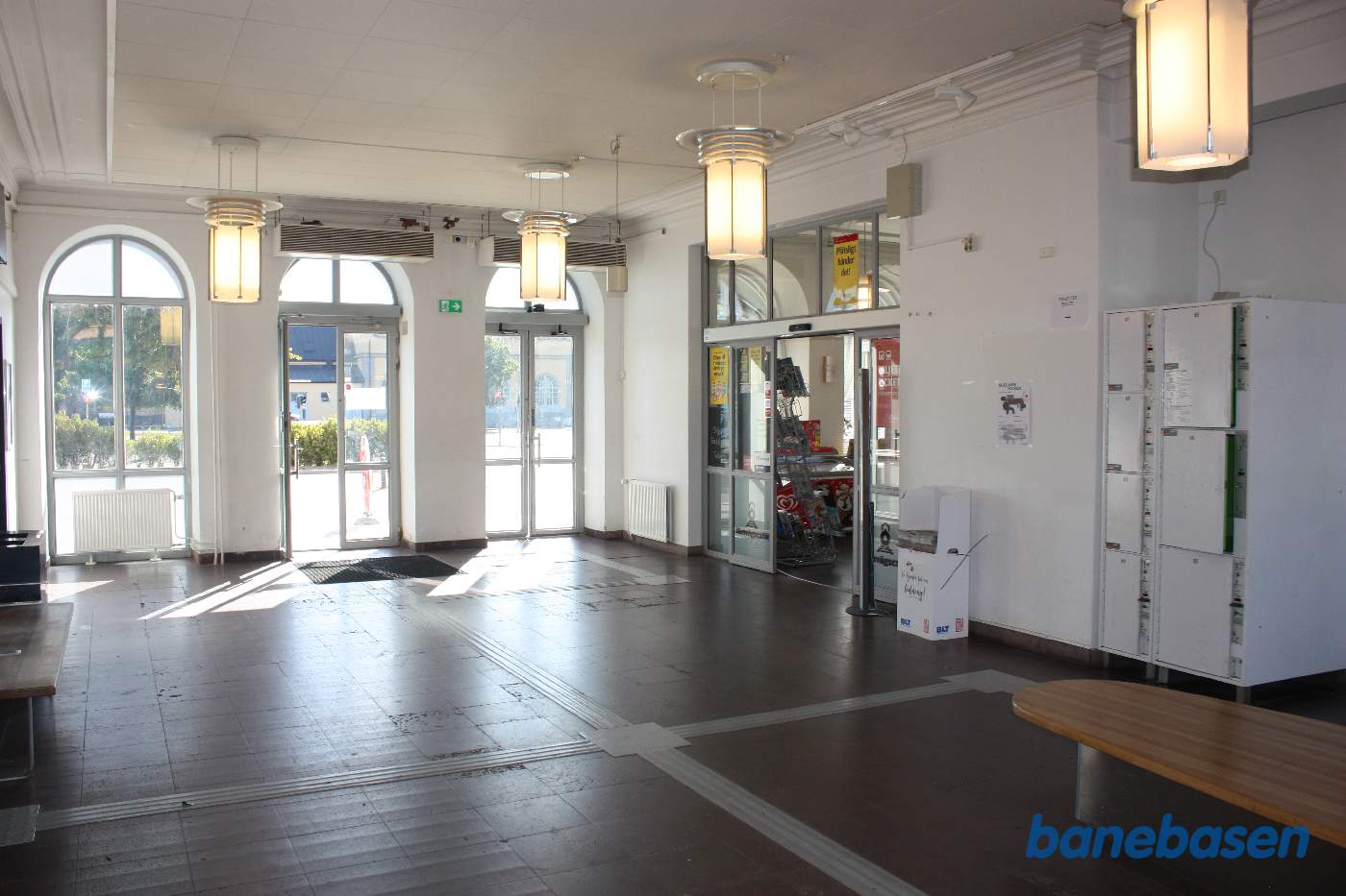 Ventesalen inde på stationen