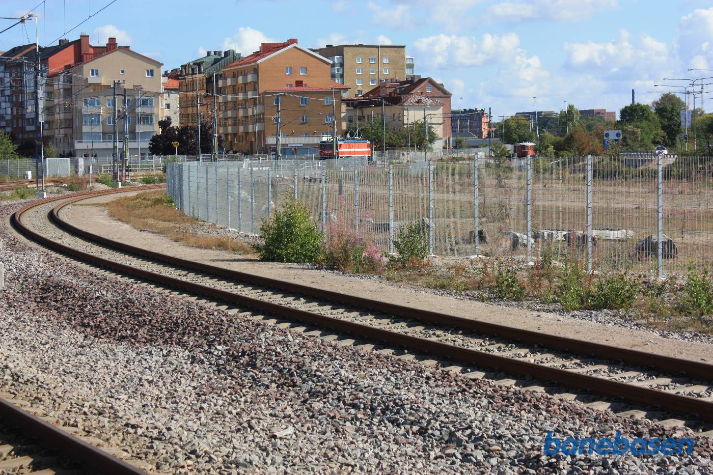 Et vue fra perronerne ud af stationen, hvor vi kan se, hvor det norske motortog har overnattet