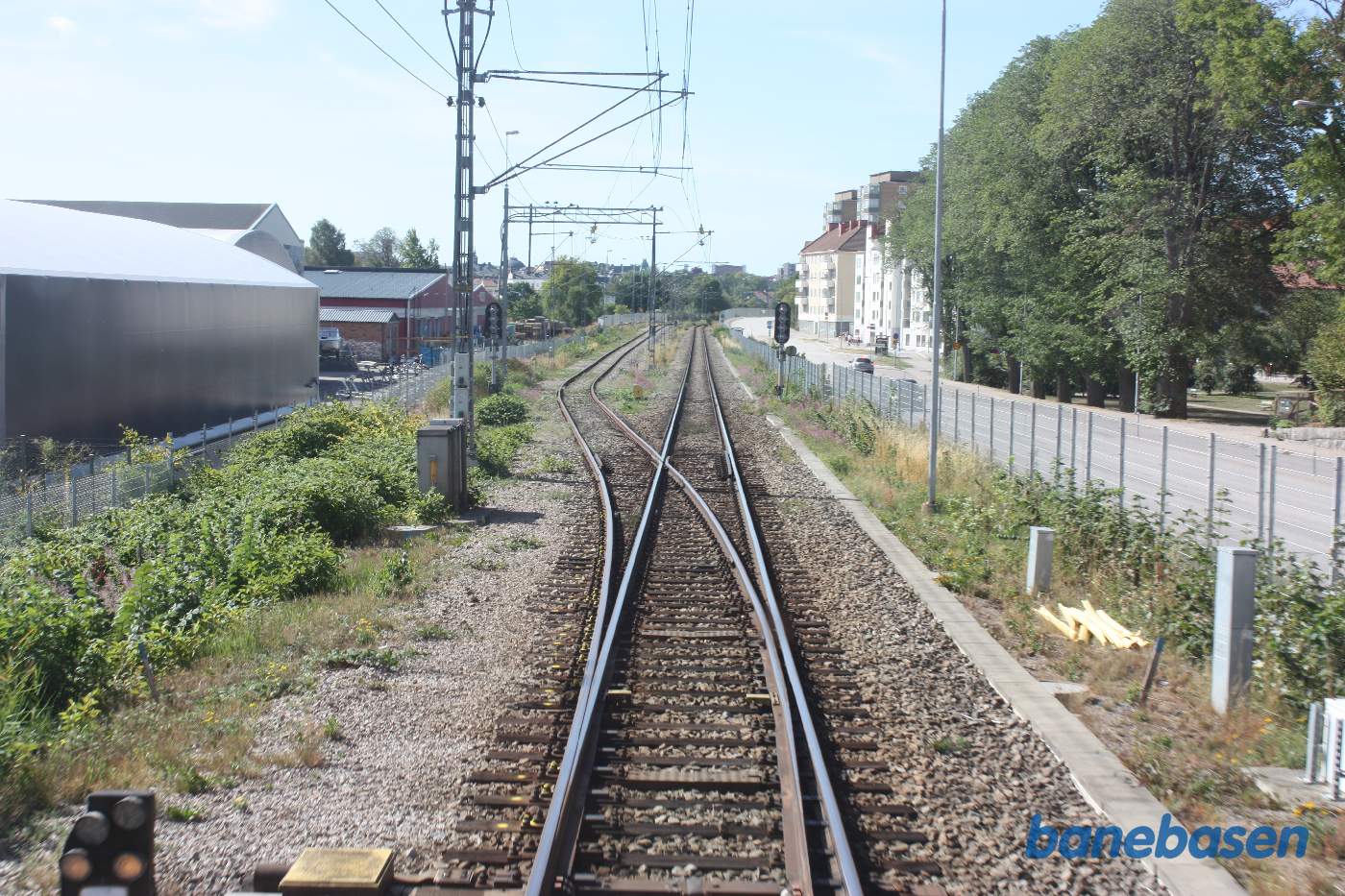 Et bagskud på vej ud af stationen