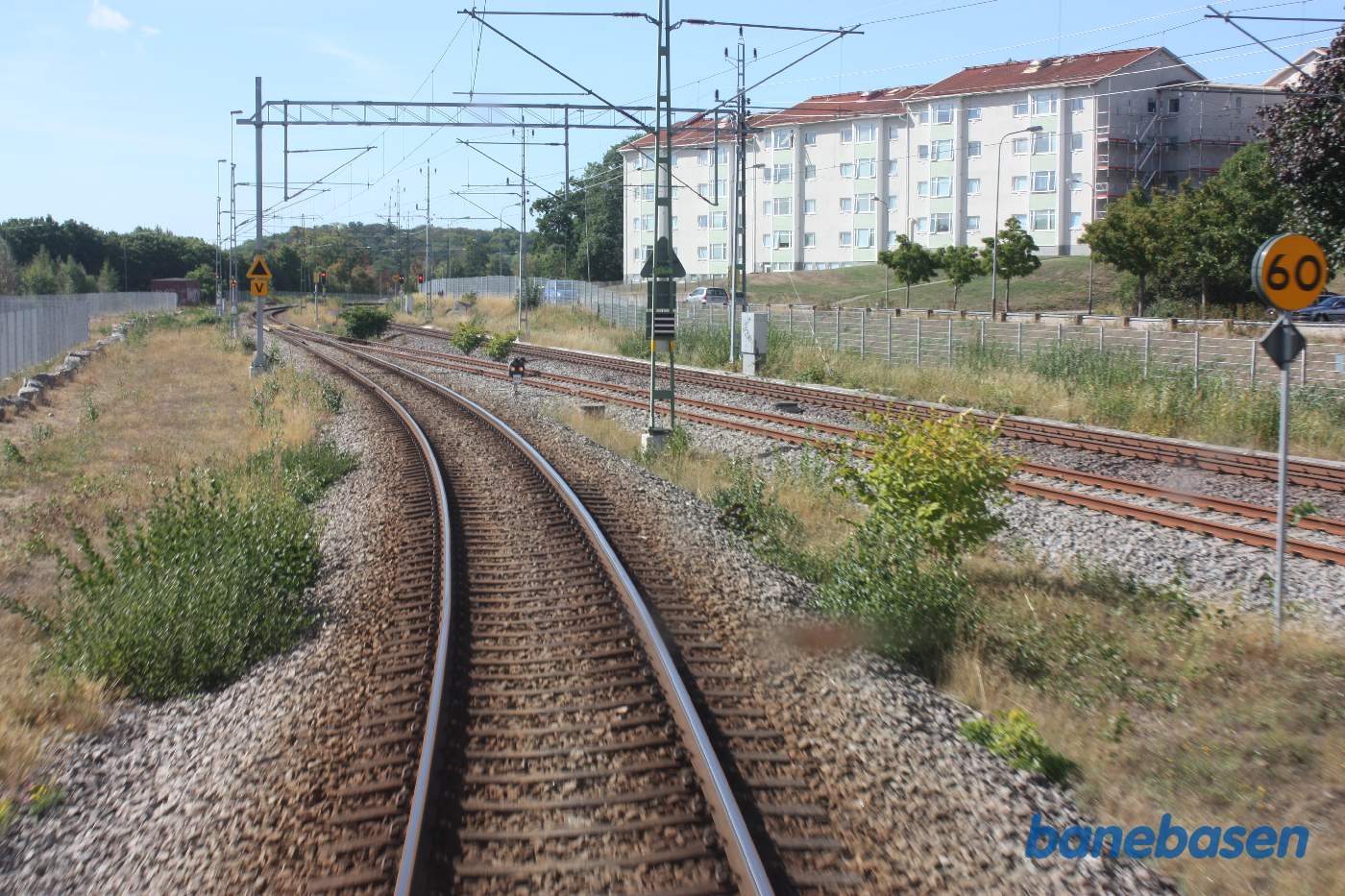 Et bagskud på vej ud af stationen