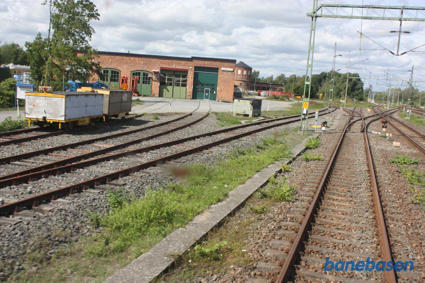 Remisen ses til venstre og sporudfletningen til højre