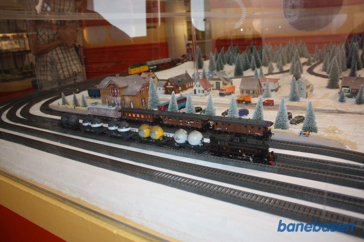 Inde på museet er en Märklin modeljernbane