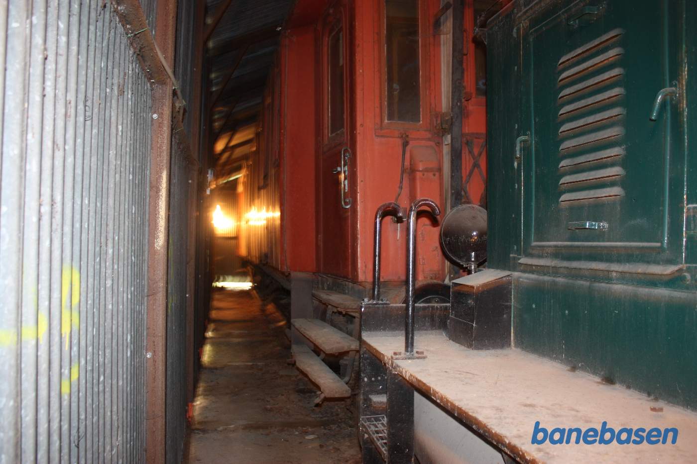 Der er ikke megen plads ned langs materiellet