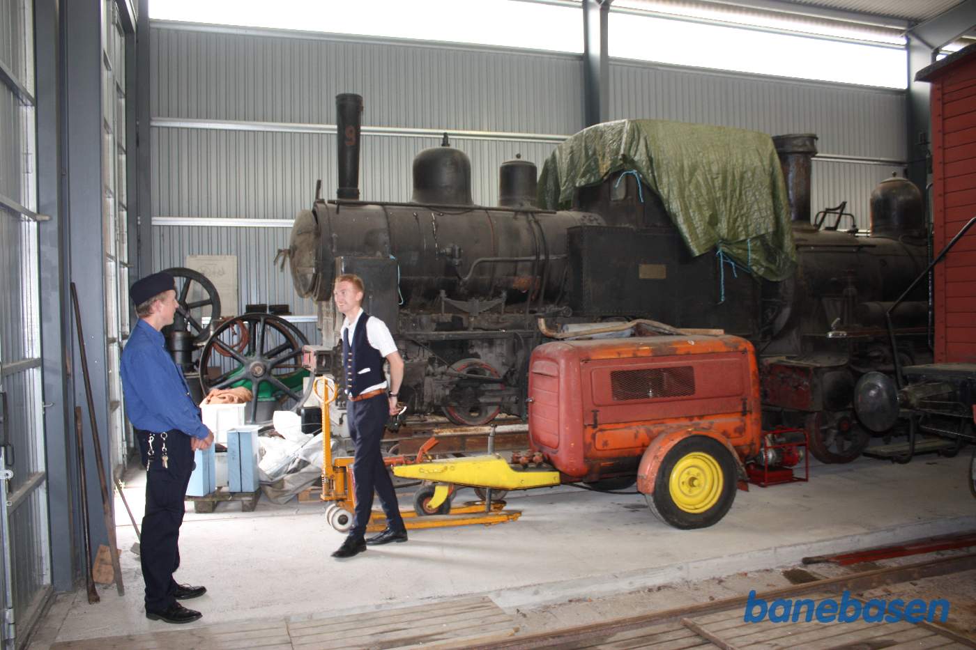 Inde i remisen er gemt forskellige damplokomotiver