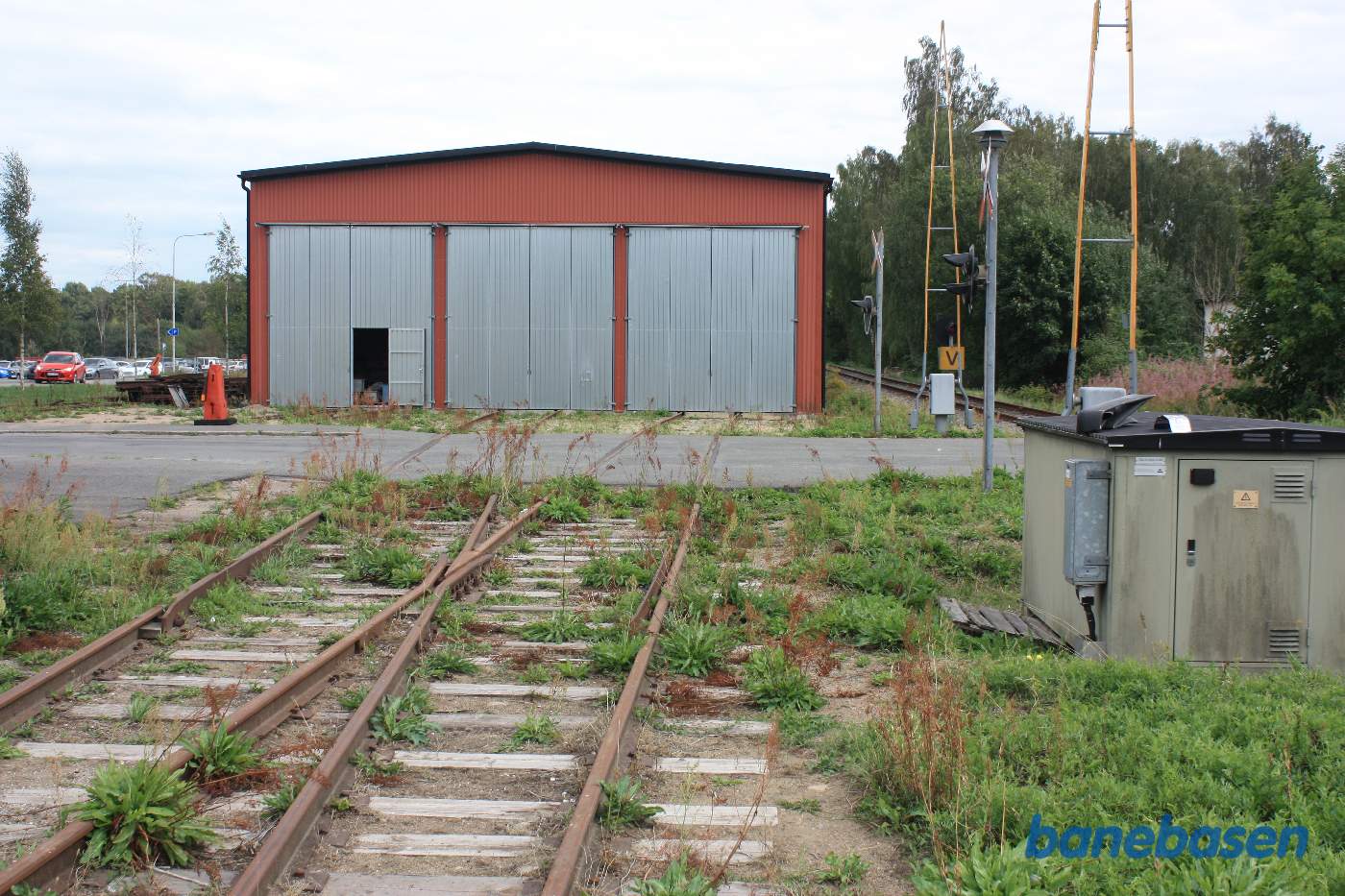 Remisen bag museet med havnebanen til højre