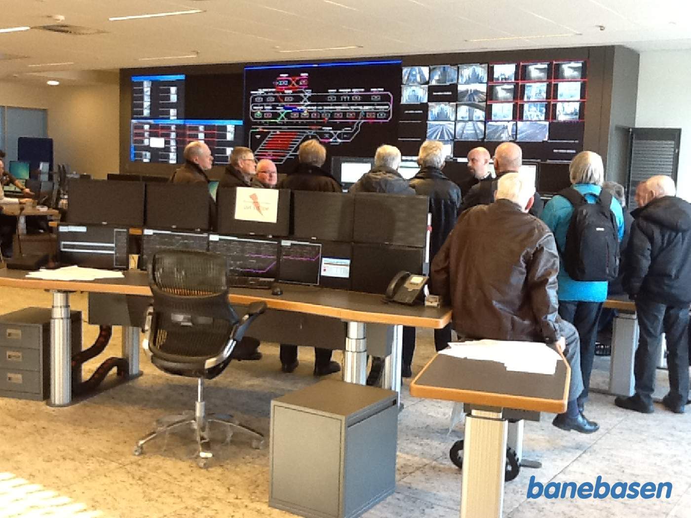 Vi er i kontrolcenteret, hvor vi kan se ringen