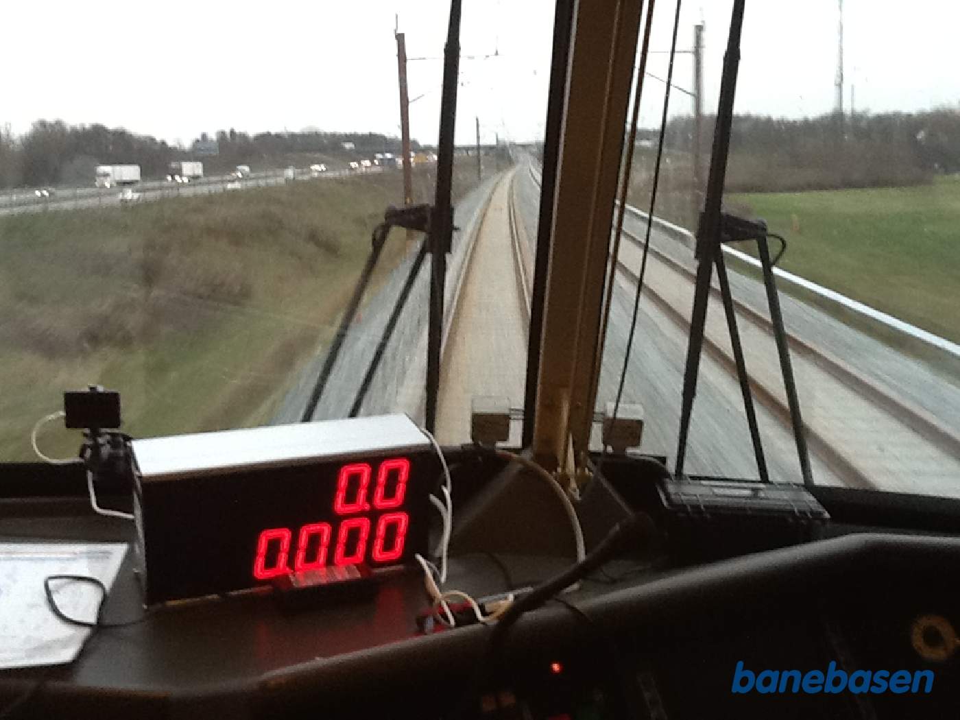 Vi holder stille et sted på strækningen langs motorvejen