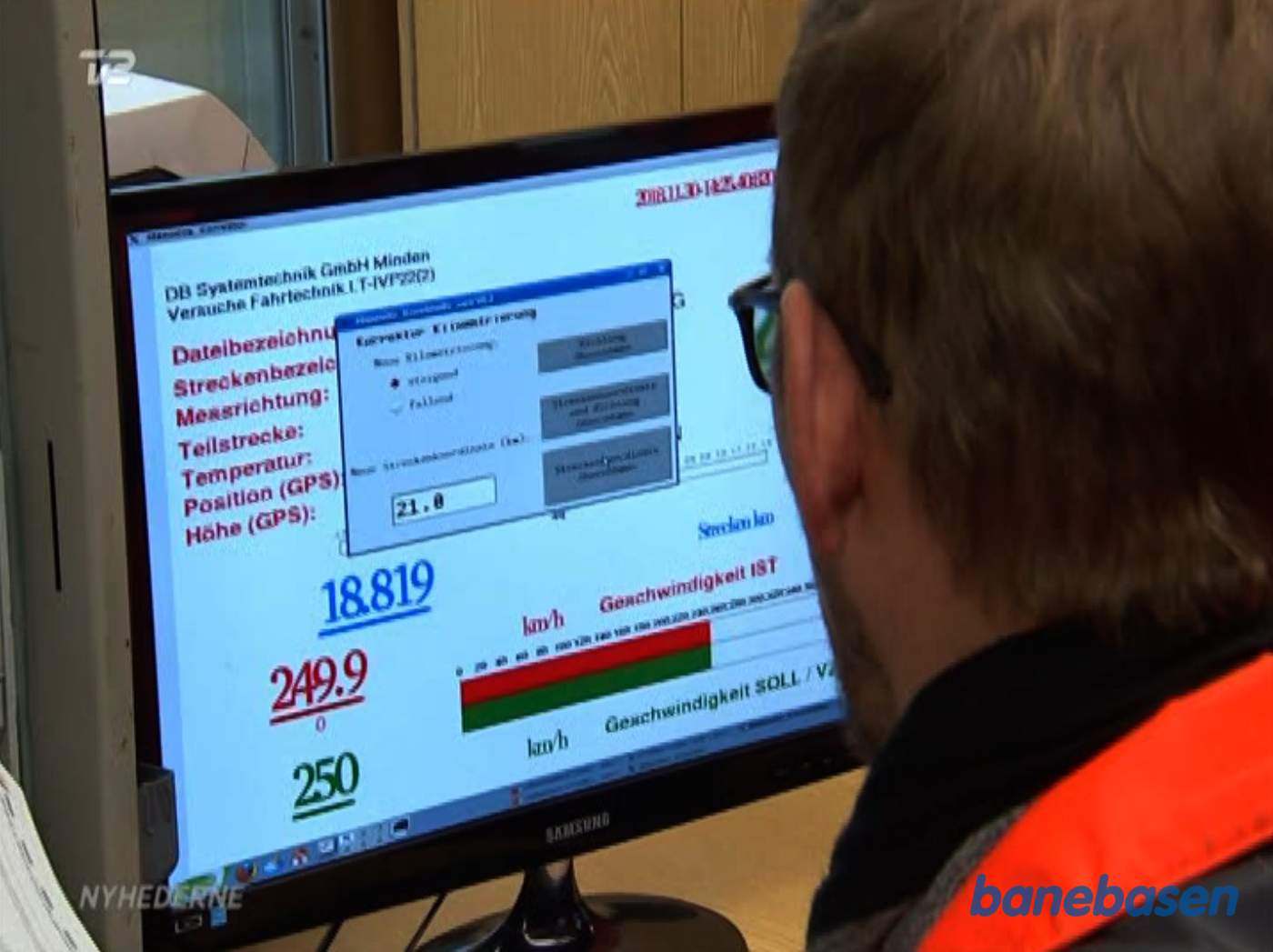 Vi er i målevognen og kigger på overvågningsskærmen, vi kører nu 249,9 km/t