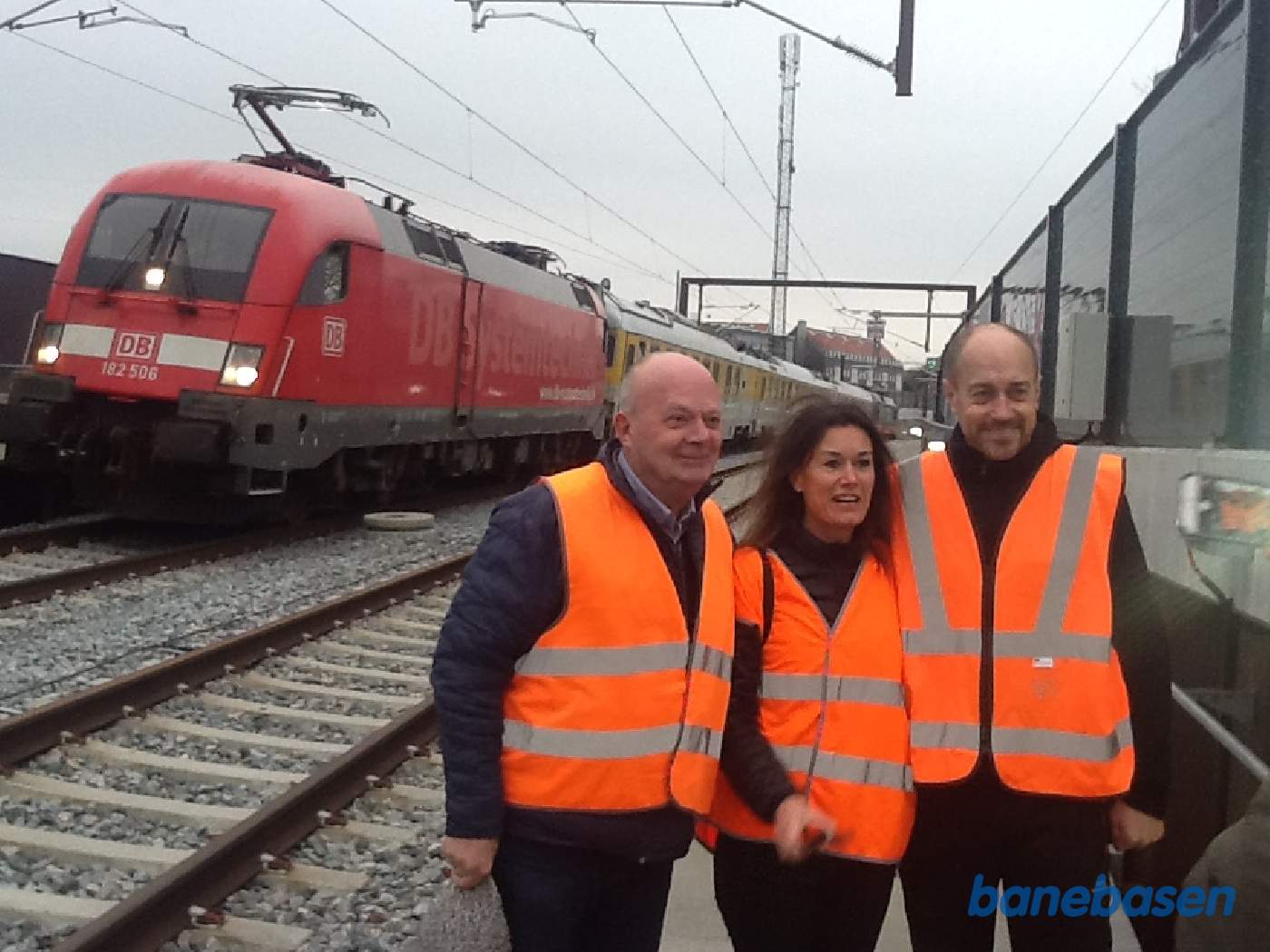 Gæsterne stiller op til fotografering for pressen