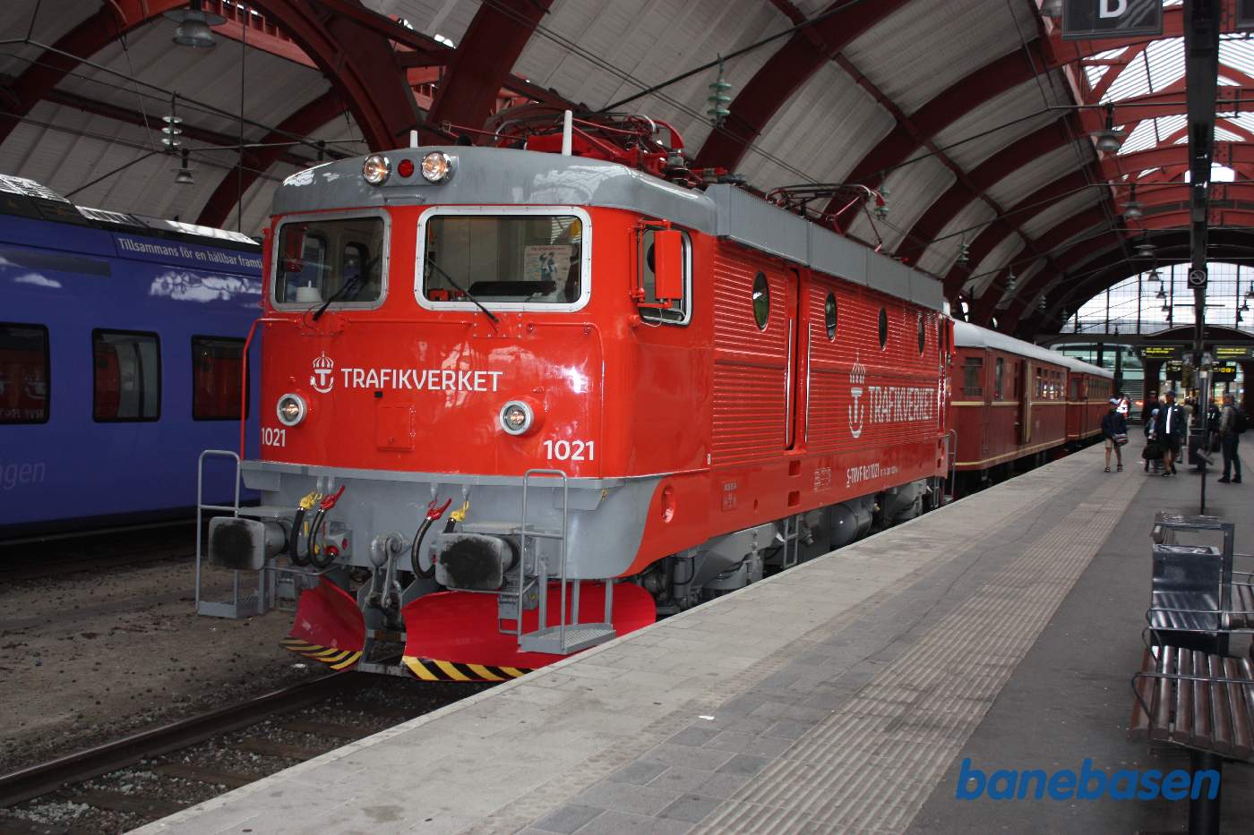 Fra Malmö og nord på var det norske motortog forspændt et elektrisk veteranlokomotiv med svensk togkontrolanlæg ATC2