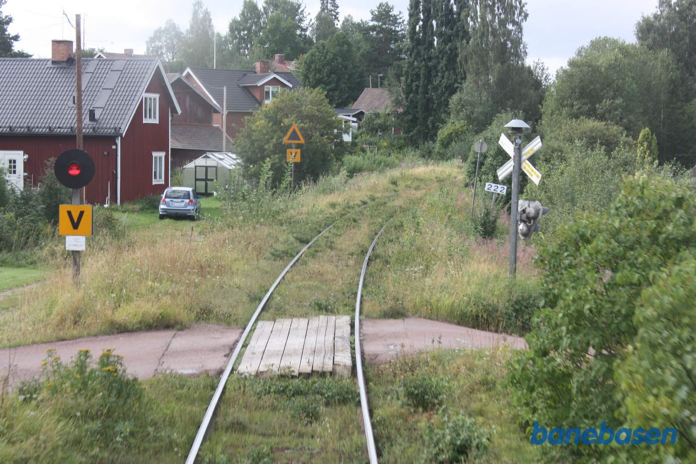 Efter broen ligger en spor-trekant, hvor vi skal nord på op ad Inlandsbanen