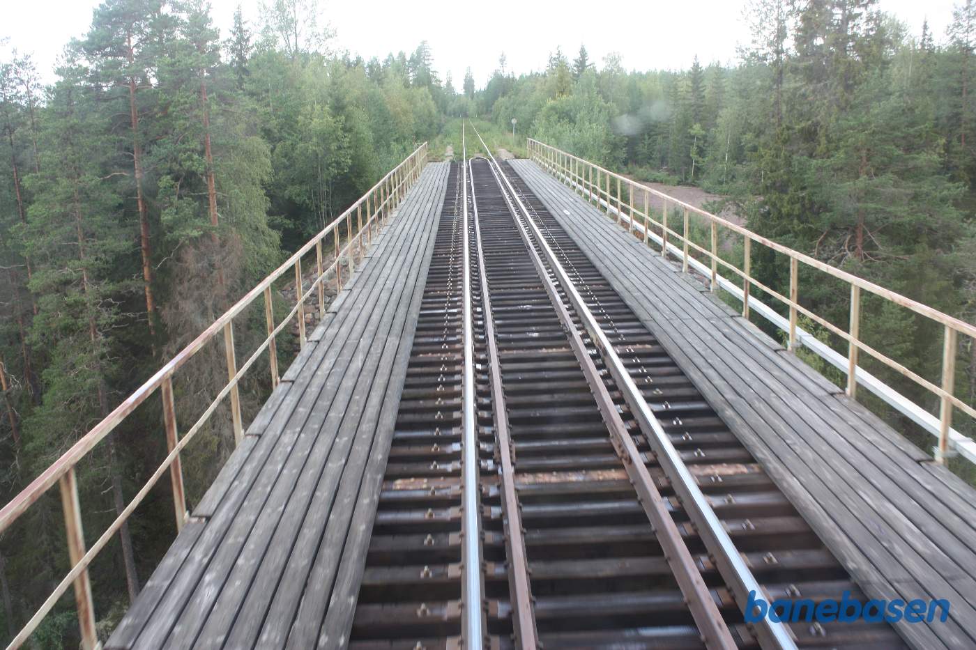 Et bagskud ud over jernbanebroen over Ämån elven