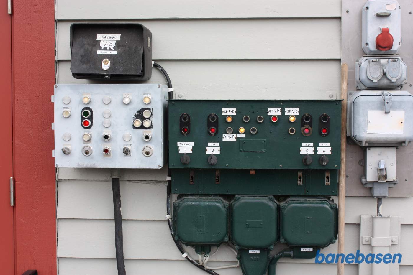Nærbillede af betjeningspanelet for stationens sikringsanlæg