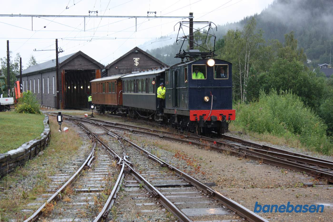 Dagens tog rangeres fra remisen til perron