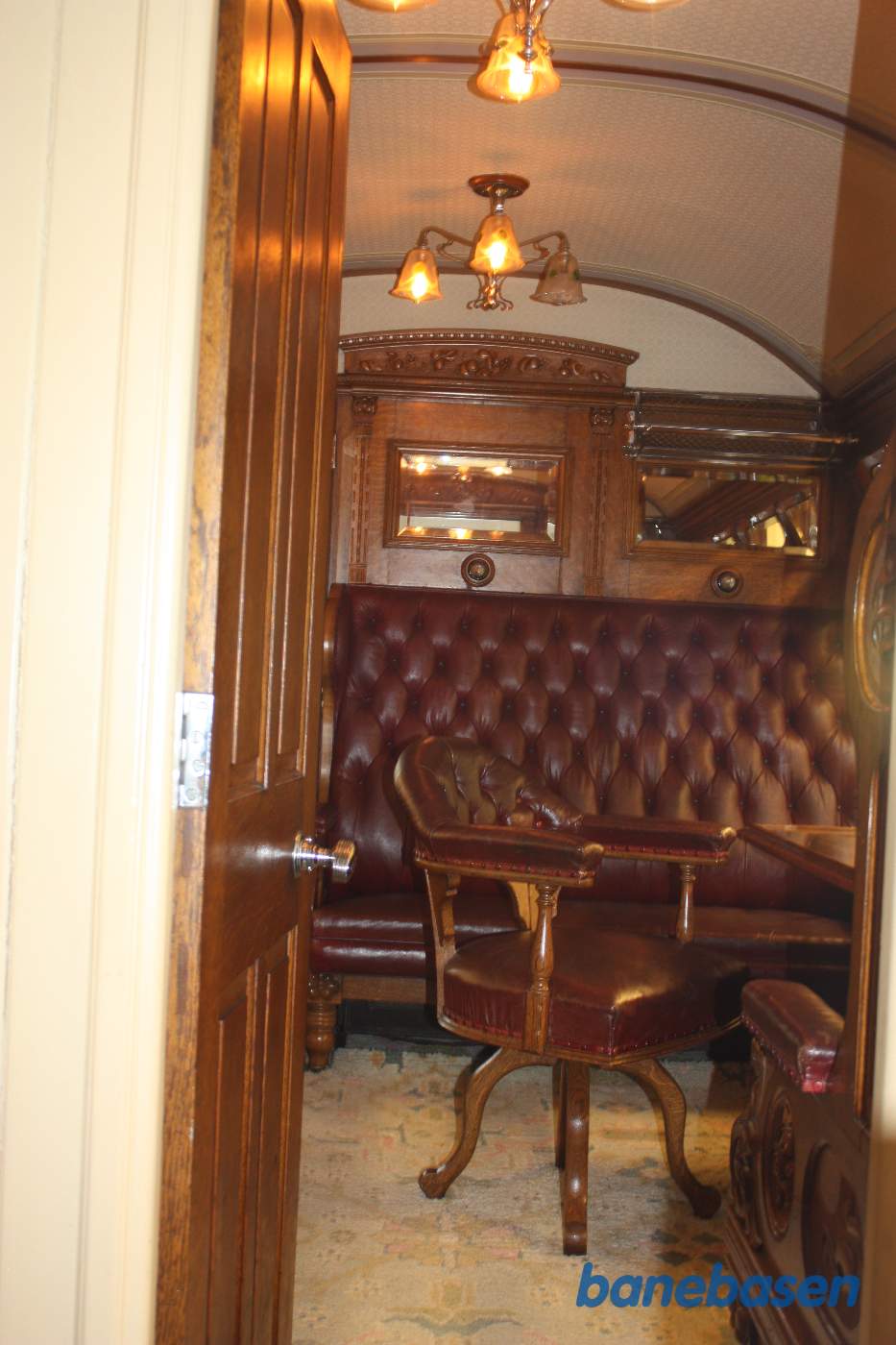 Et forsøg på at tage et billede ind gennem glasruden af den flotte vogns indretning