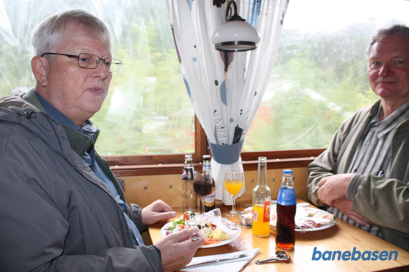 På turen fra Løkken Værk til Bårdshaug serveres der frokost for gæsterne