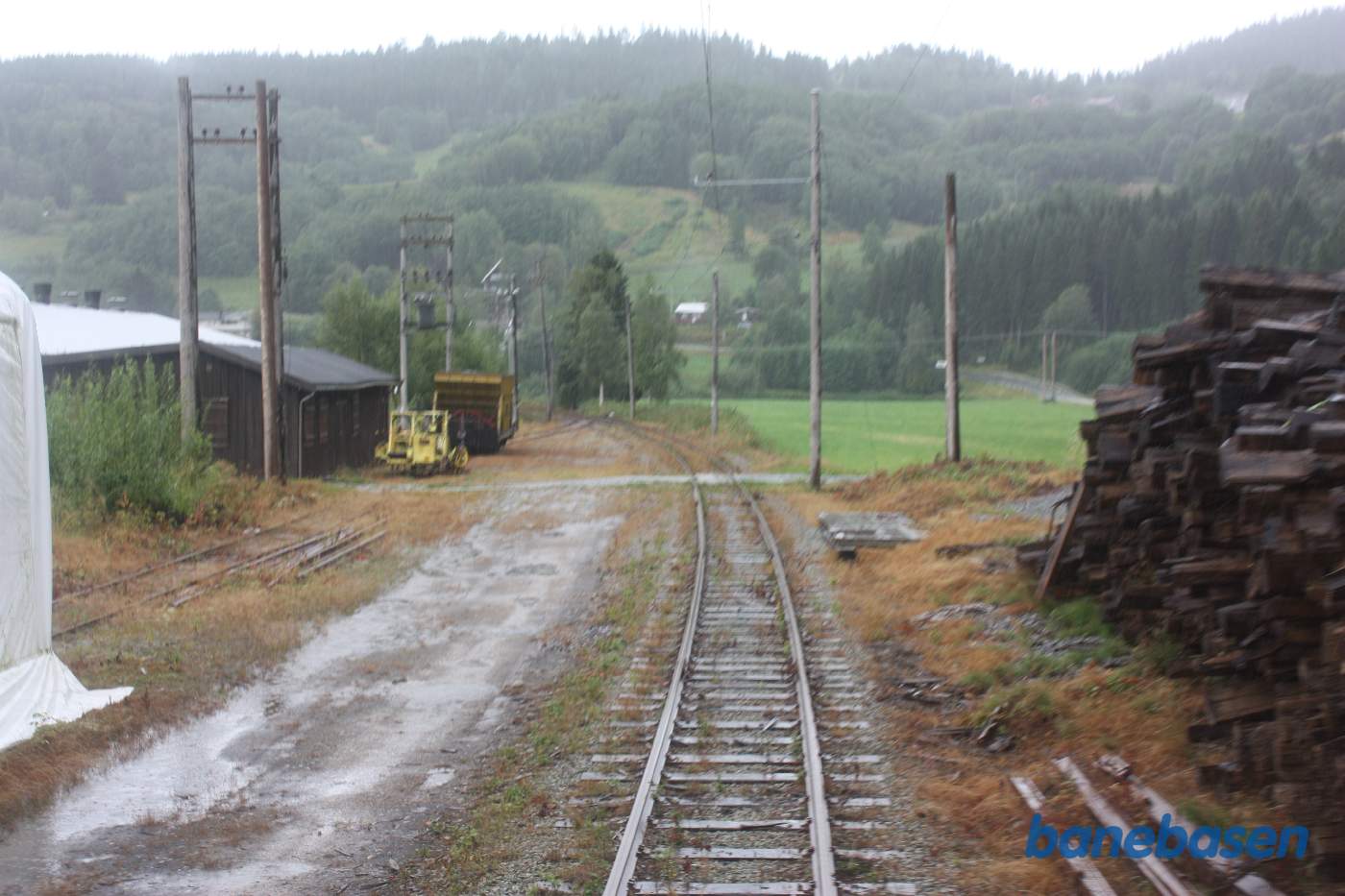 Et bagskud fra bagerste endeperron, et sted på strækningen mellem Bårdshaug og Svorkmo
