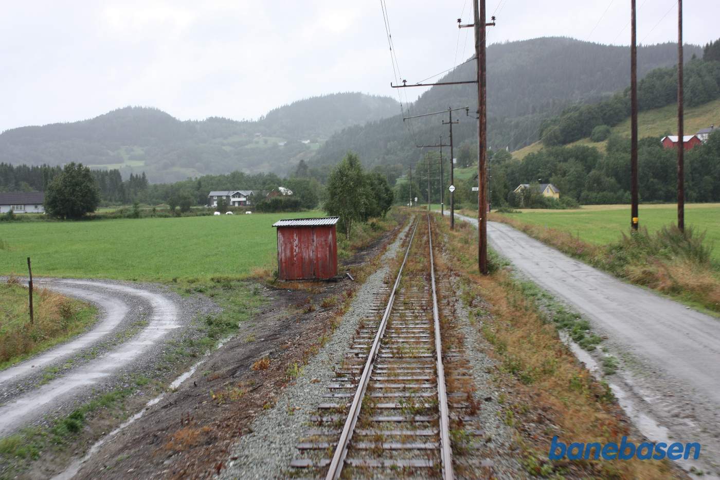 Et bagskud fra bagerste endeperron, et sted på strækningen mellem Bårdshaug og Svorkmo