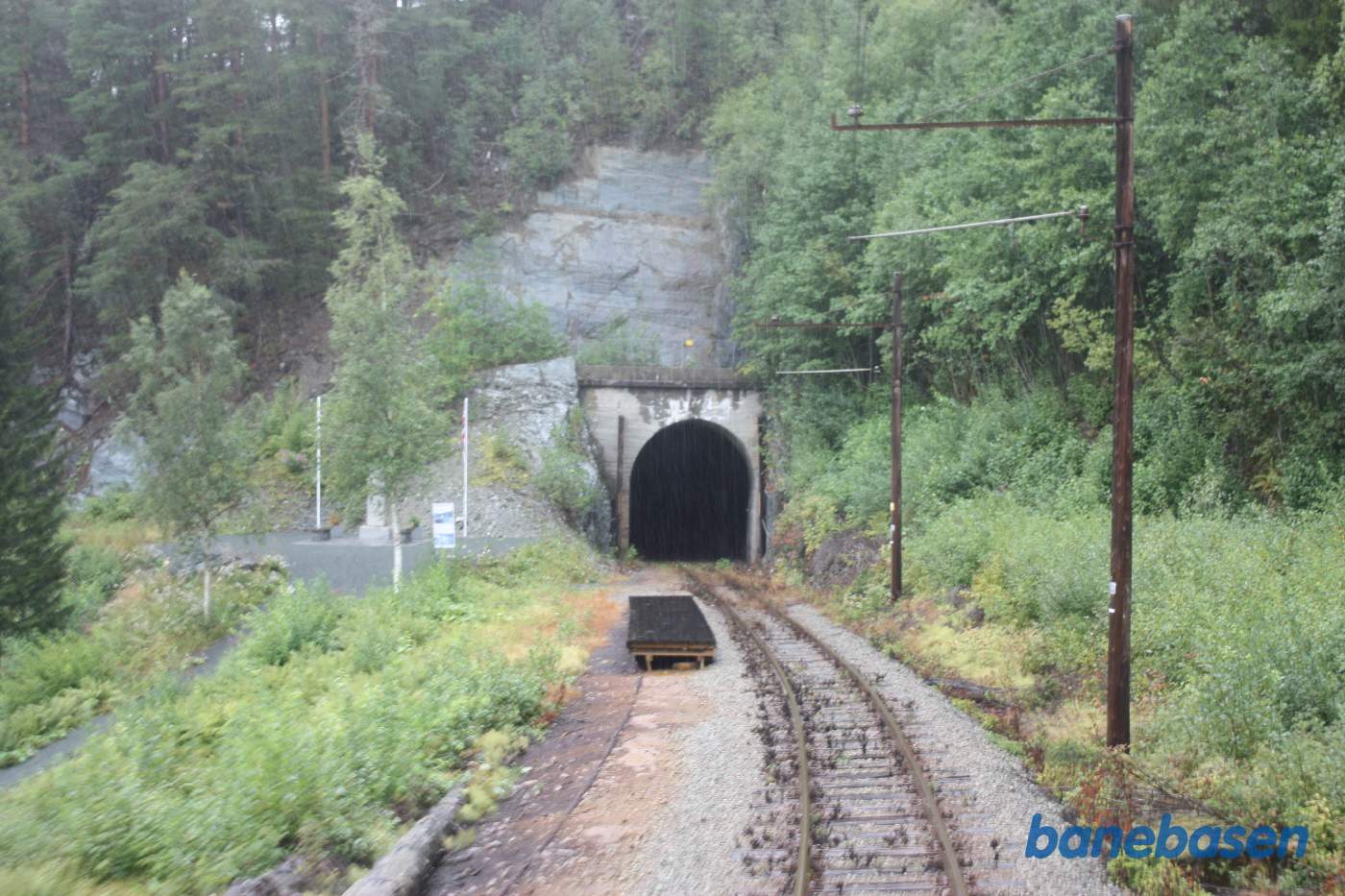Et bagskud fra bagerste endeperron, et sted på strækningen mellem Svorkmo og Løkken Værk, vi er lige kommet ud af en tunnel