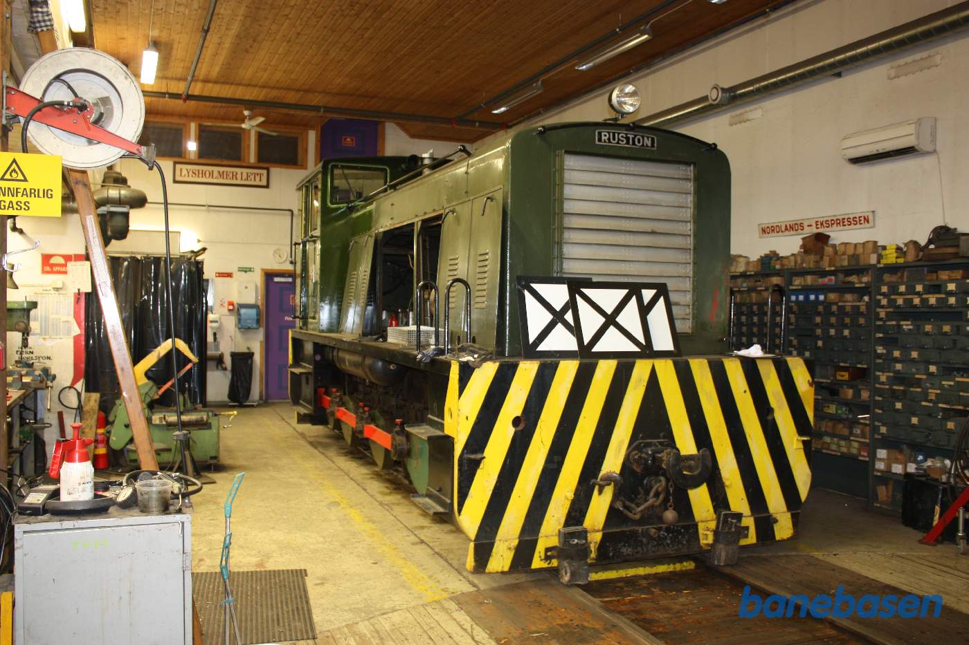Et Ruston diesellokomotiv i værkstedet
