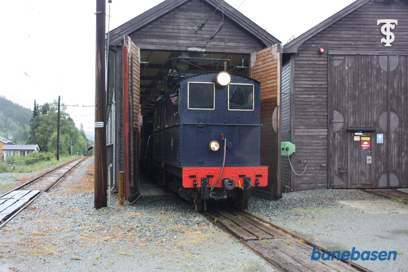 Dagens persontog på vej ind i remisen