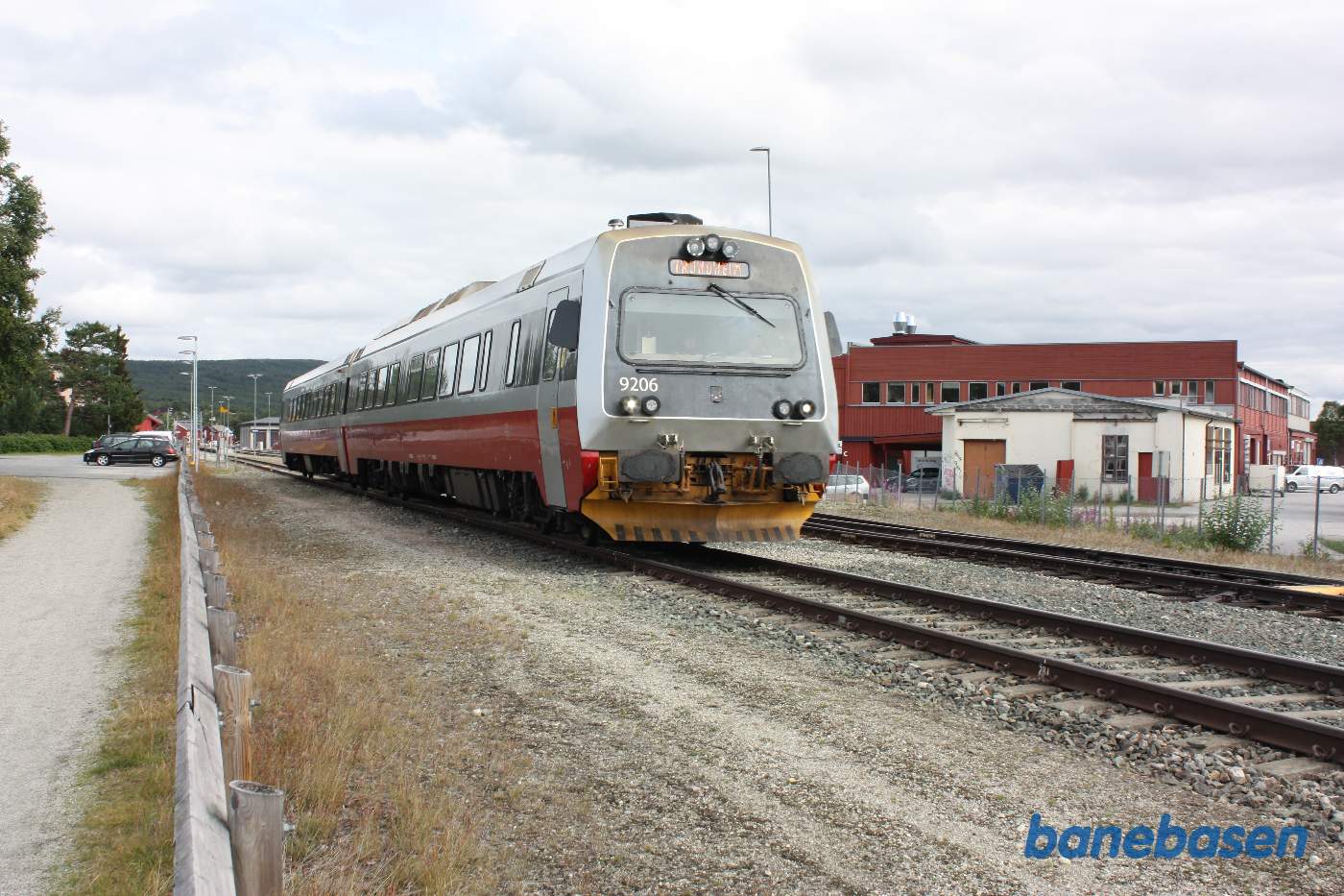 Persontog til Trondheim på vej ud af stationen