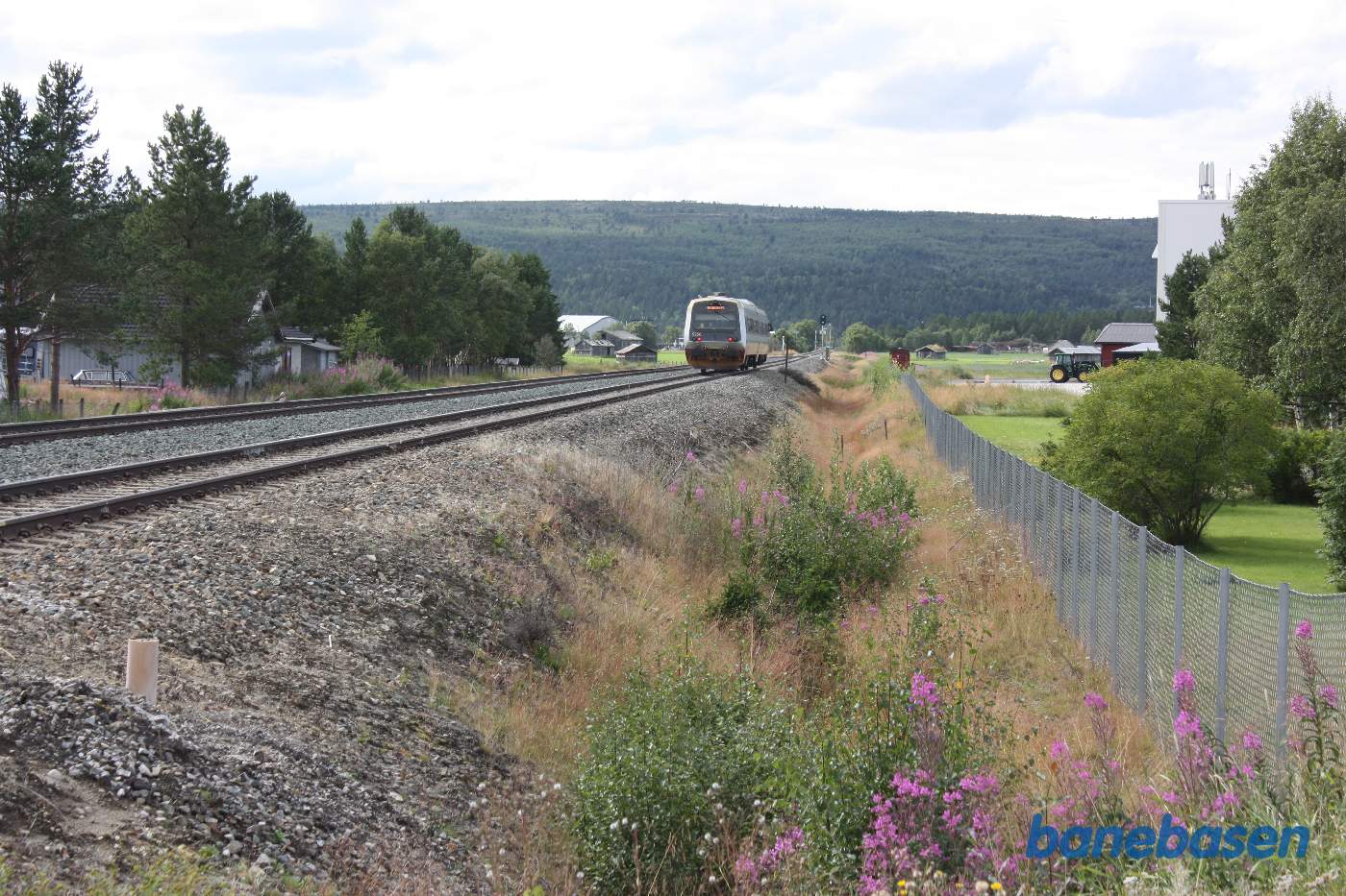 Persontog til Trondheim på vej ud af stationen