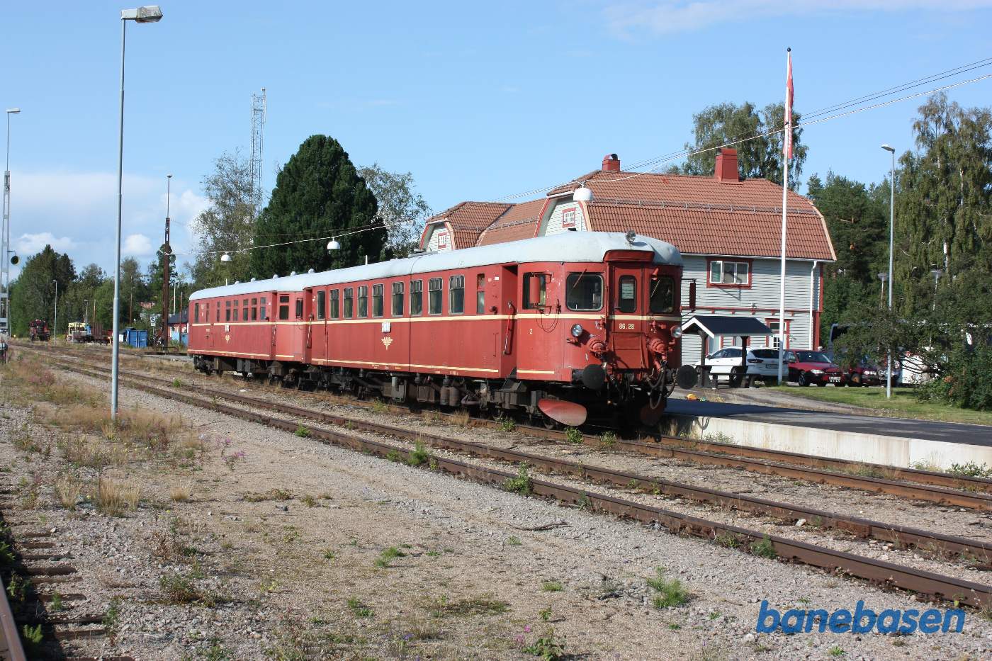 Det norske motortog holder og venter på os