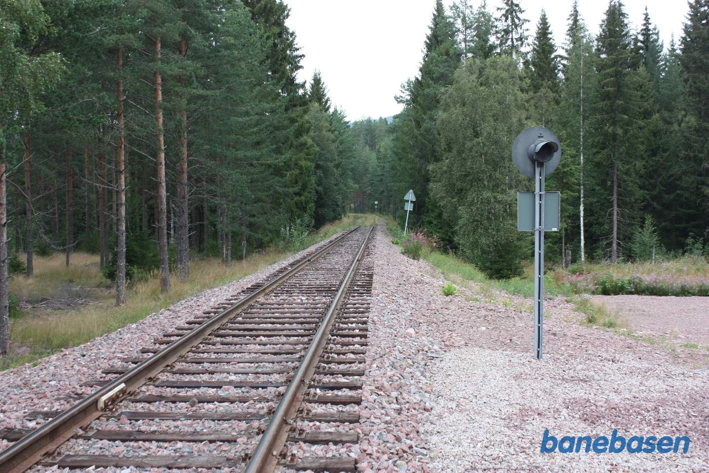 Vi kigger ud langs strækningen