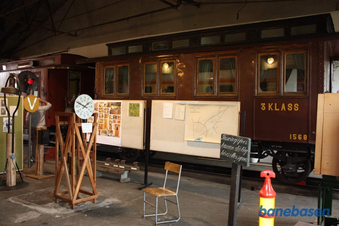 Vogne samt udstillingsgenstande i remisen