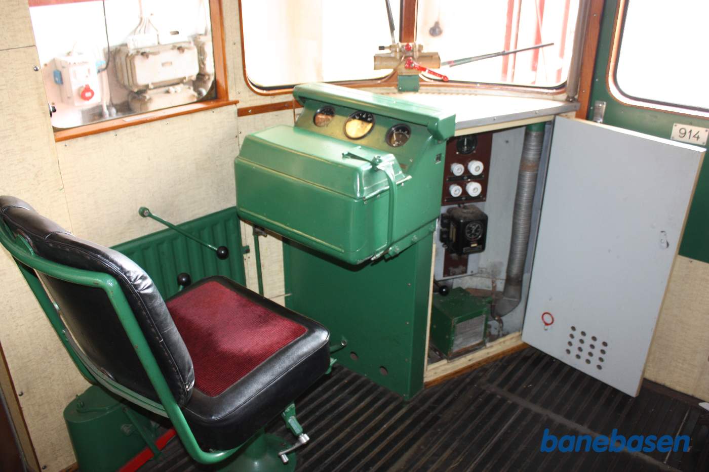 Førerpladsen i B-enden af skinnebusmotorvognen