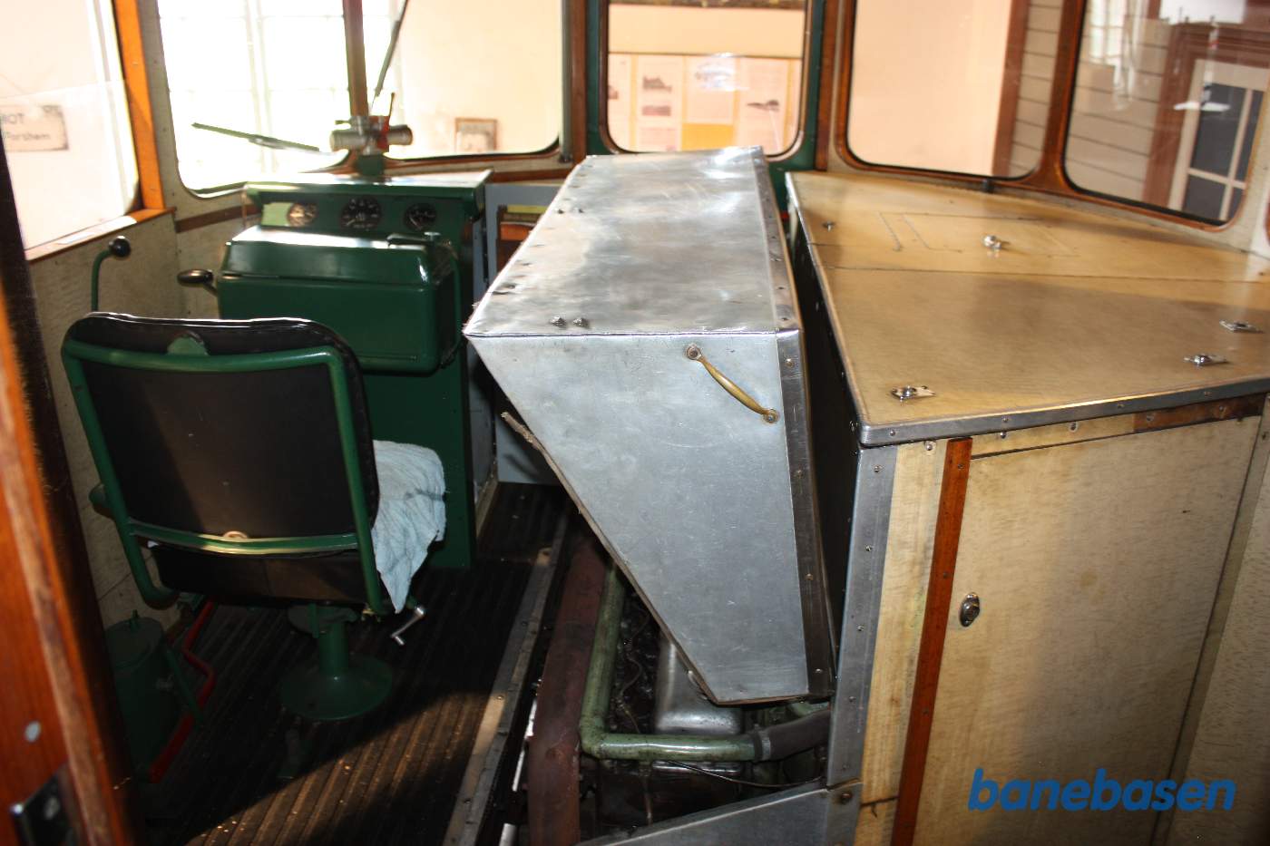 Førerpladsen i A-enden af skinnebusmotorvognen