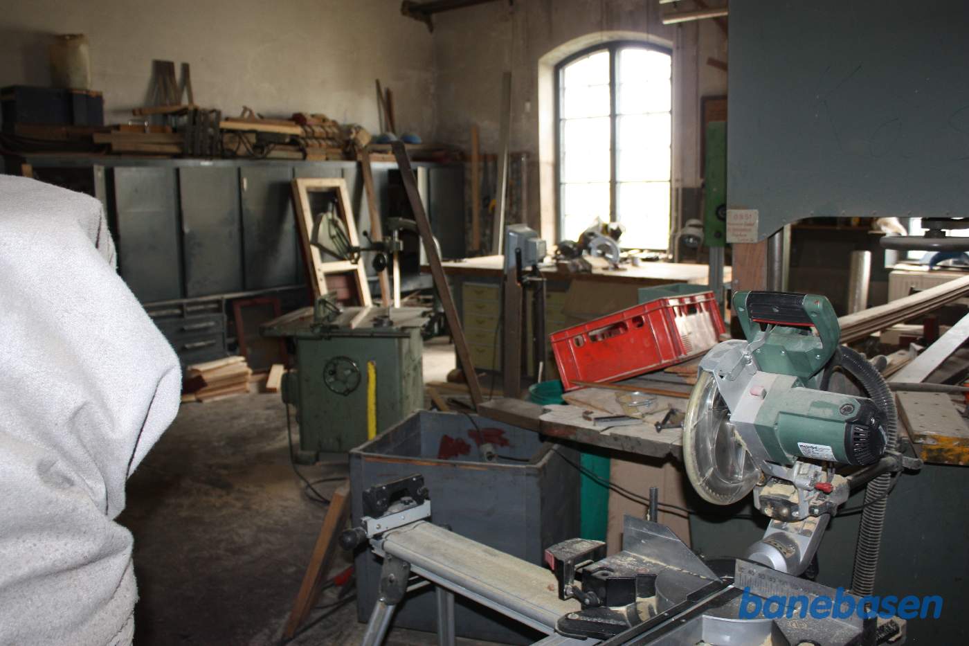 Et vue ind i træværkstedet