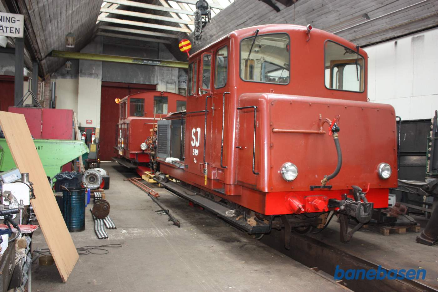 2 rangerlokomotiver i værkstedet