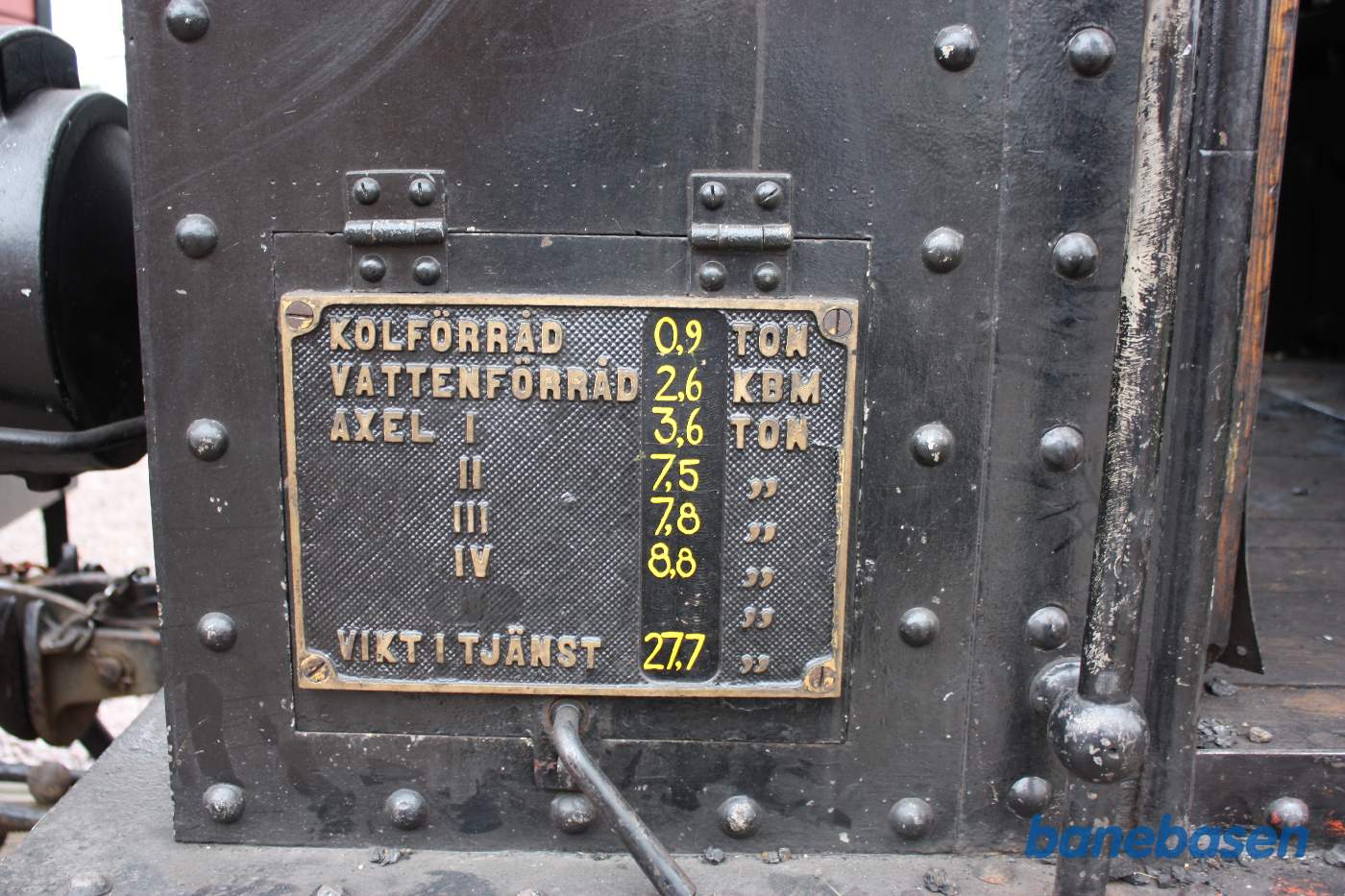 Nærbillede af lokomotivpladen med tekniske data