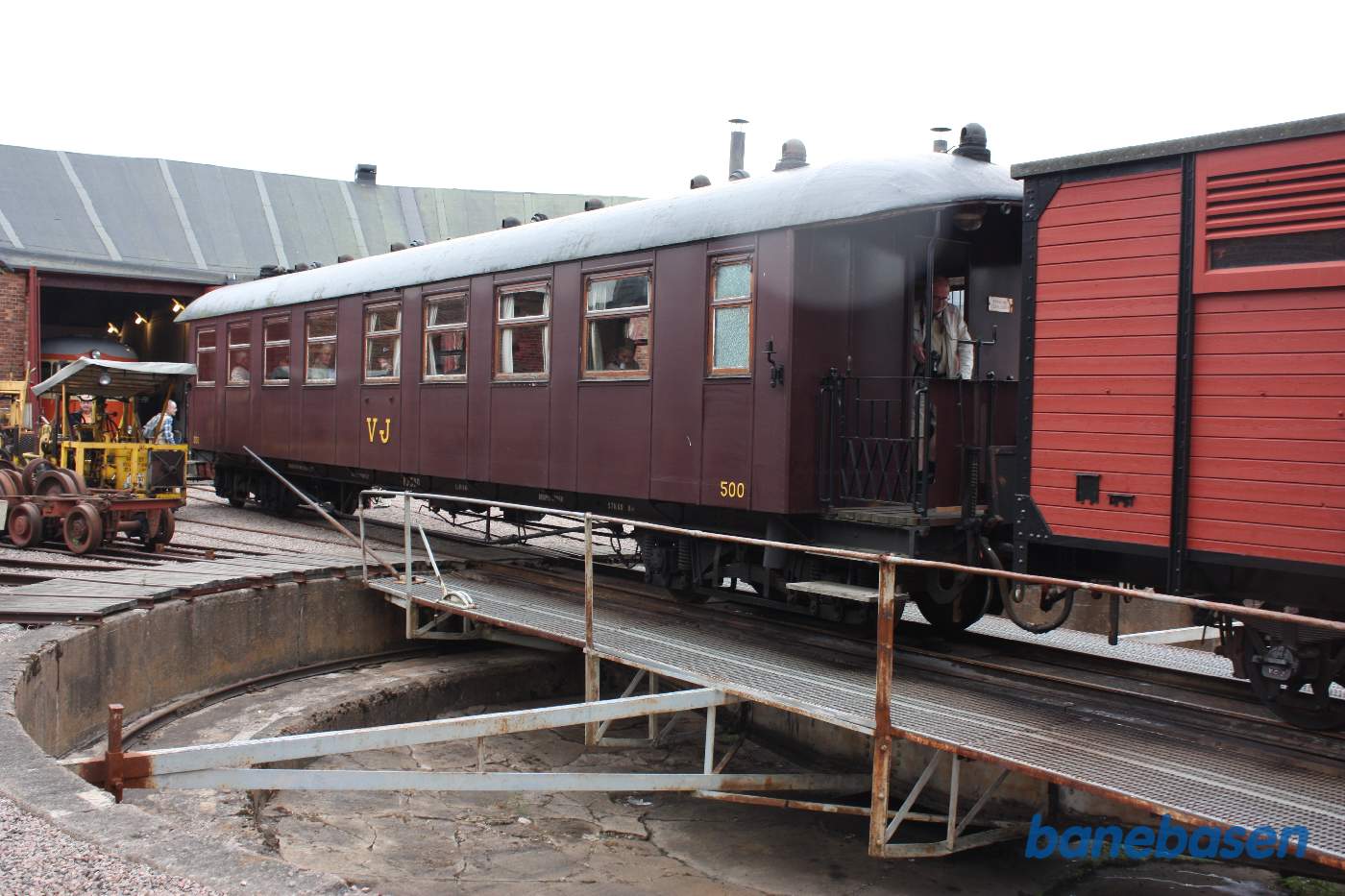 Gæsterne er ved at tage plads i personvognen