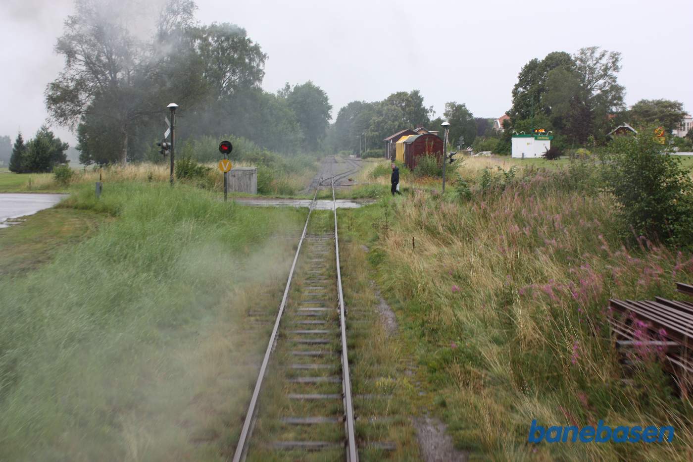 Så kører toget tilbage igen, her et bagskud mens toget triller ud af stationen