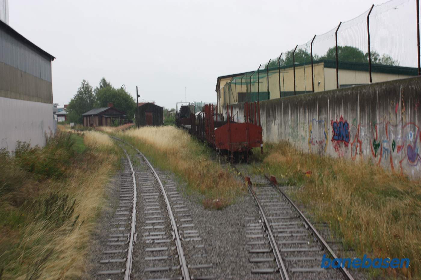 Et bagskud på vej ind på Skara station